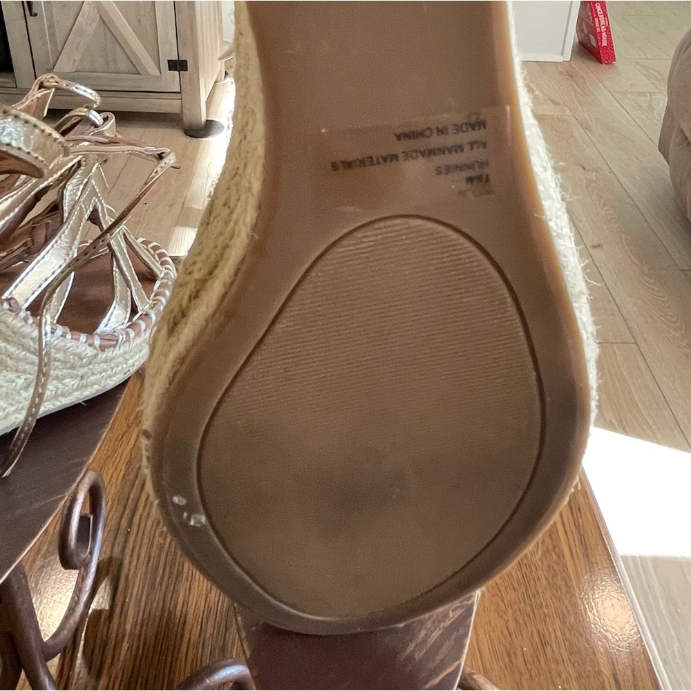 Sugar Platform Wedges Hunnies Gold Strappy Gladiator Sandals Size 7.5 Party Shoe - Picture 9 of 9